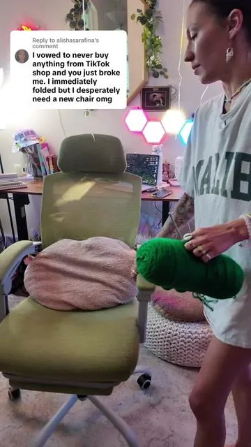 Replying to @alishasarafina the best chair for creatives IMO - I love her and you cant change my mind!! Plus shes GREEN  #artroom 