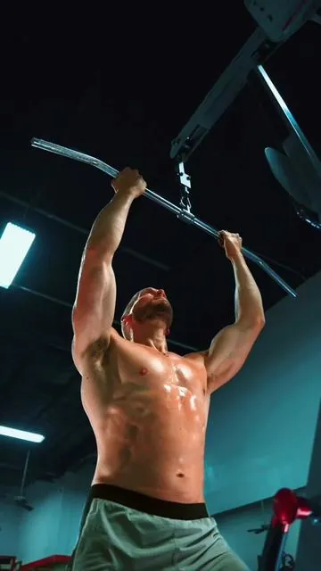 40-70% OFF RYSE Supps! Now is the time to stock up 👉🏼 Simple Lat Pulldown Guide - it comes down arm angle as you do the pulldown (regardless of the handle or grip you use) If your arms are more IN FRONT, you’ll target more of the upper lats + rear delts If your arms are FLARED OUT, you’ll target more of the lower lats, and less rear delts All variations target the Teres Major (whenever you train the lats, you’ll be training the Teres Major) Hope this helps! 𝗢𝘂𝘁𝗳𝗶𝘁 𝗯𝘆 𝗔𝗦𝗥𝗩 | 𝗧𝗵𝗲 𝗼𝗻𝗹𝘆 𝘁𝗿𝗮𝗶𝗻𝗶𝗻𝗴 𝗴𝗲𝗮𝗿 𝗜 𝘄𝗲𝗮𝗿 @ASRV  ••• #bodybuilding #backworkout #lats #upperbodyworkout #gymmotivation #rysesupps #gym #tiktokshop 
