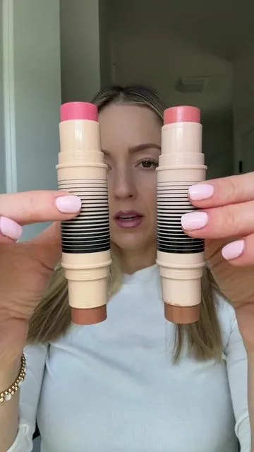 Comparing the @DIBSBEAUTY desert island duo sticks in shades 2 & 3 🌴💞 #dibsbeauty 