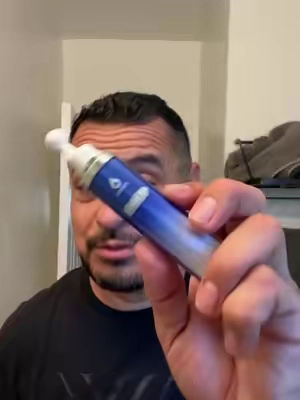 ¿Será este el secreto para deshacerse de las bolsas bajo los ojos? ¡Mira los resultados! #AntiBolsas #CuidadoDeLaPiel #AntesYDespués #Hidratación #AntiEdad #Belleza #CuidadoPersonal #undereyecream 