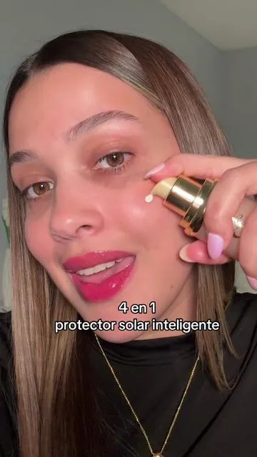 Miren esta MAGIA 🤯 Protector spf50/hidratante/base 😱 #spf50 #protectorsolar #4in1 #moisturizer #foundation #foreverbloom #bloqueadorsolar #skincare #skincareroutine  #TikTokMadeMeBuylt @Forever Bloom Skincare 