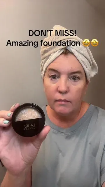 If you dont like the heaviness of liquid foundation, this is the product for you!! Great deal in rhe TT shop, don’t miss out #laurageller #lauragellerbeauty #makeup #foundation 