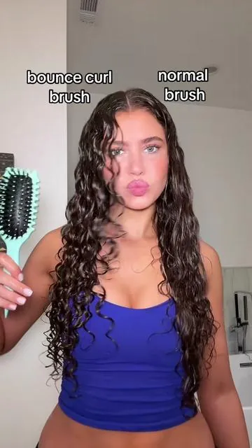 the BEST brush for curly & wavy hair ✨ #curls #curlyhairtutorial #hairbrush 