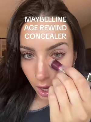 if youre looking for an affordable concealer that actualy works- this is it. You can literally see how it melts into the skin for a natural finish 😮‍💨 #maybelinepartner #beautysuperstars #supergroupday #agerewindconcealer #maybellineagerewind #maybellineagerewindconcealer #maybellineeraserconcealer #concealer #affordableconcealer #ttsacl 