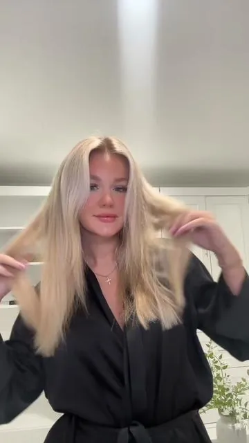 If you’re looking for volume, look no further than @Color Wow Hair ‘s Xtra Large Bombshell Volumizer + Raise the Root spray 😍😍 #voluminoushair #howtogetvolumeinyourhair #bombshellcurls #voluminouscurls 