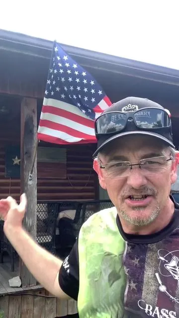 Crappy old American flag. My dad‘s flag on his front porch is getting old and tattered needs to be replaced ASAP so we replaced it with this awesome made in America USA flag, American flag is high-quality with embroidered stars, quadruple stitching, double stitching on the colors, brass grommets, 210D nylon. #usa #flag #america #american #americanflag #usflag #us 