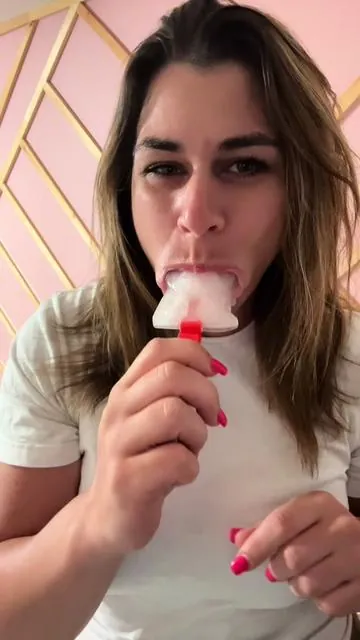 Grab your liquid IV and stay hydrated! #liquidiv #musclerecovery #hydrate #hydration #dehydrated #beattheheat #tiktokshop #ttsacl 