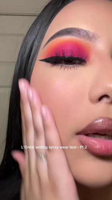 I haven’t tried a new setting spray that I’ve loved this much in a while 🤩 @loréal paris usa #fyp #fypage #loreal #lorealparis #lorealpariscosmetics #settingspray #weartest #waterproof #waterproofmakeup #makeup 