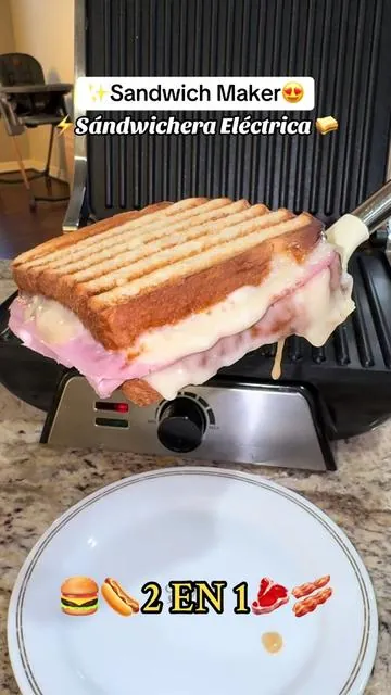 Sandwich Maker. Hoy me hice un sándwich doradito con un chocomilk y wooww una delicia!!😍😍me regreso  a mi infancia!🥹🥪🧋aparte sirve para hacer muchisimas cosas, no se pega nada.. la vas a amar.❤️#fyp #viral#tiktokshop#tiktokmakemebuy #fypp #parati#paratupagina#cocina#cocinando#tortasmexicanas #torta#sandwich #fup#fypシ゚viral #sandwichmaker #sandwichera #sandwichtiktok #fyp#