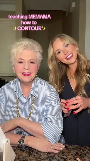 teaching MEMAMA how to✨CONTOUR✨ #lysbronzingstick #makeup #makeuptutorial #makeuphacks #contour #contouring #contourtutorial #grandmasoftiktok #southern #southernaccent #emmagraceandmemama #memamafy #memamatok 