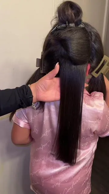 I seriously cant believe my eyes 😍 #bestflatironever #wavytalkhairstraightener #tiktokshop #wavytalk #flatiron #curlyhair #doingmydaughtershair #silkyhair #shinnyhair 