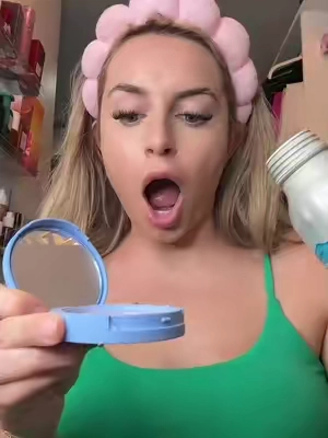 This was so fun to try- I finally got it after months of seeing it and had to keep pouring water on it to see if it was real because it looks like play makeup 😂😂 #saucelady #tiktokmademebuyit #makeuptok #mua #makeupfinds #settingpowder #waterproofpowder #settingspray #alldaymakeup #makeuptutorial #oilyskin #makeupforbeginners #makeuphacks #fyp #foryou #dealsforyoudays 
