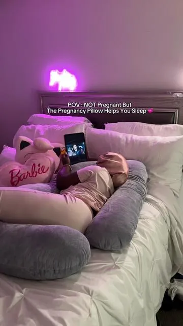 They could never make me hate youuuu! I love my pillow so much 💗 ,  #momcozy #momcozyshop #momcozylife #pillow #pregnant #pregnancy #pregnancypillow #sleep #foryou #viral #giftideas 