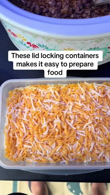 Silicone rings around the lids to keep it sealed air tight! #foodcontainers #tiktokshopbacktoschool #foodstorage #food 