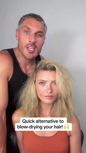 No time for a long wash and blow-dry routine? ⏰

No probs 😏 Celebrity stylist @Chrisappleton1 reaches for One-Minute Transformation Cream as a quick fix!

Packed full of nourishing avocado 🥑 our lightweight cream instantly eliminates frizz, smoothes, and hydrate’s hair in seconds!!

#colorwow #frizzyhair #frizzyhairproblems #frizzyhairtips #frizzyhairhack 
