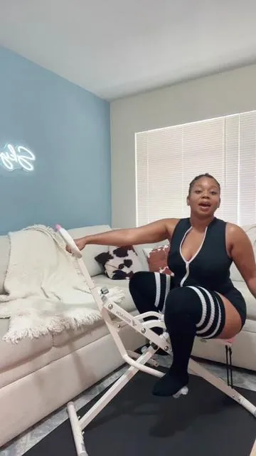 Finally something that will allow me to get my squats in but is even better while helping to workout my while body! I use this in tandem with my #vibrationplate to maximize and it is working 🤩  ⭐️⭐️⭐️⭐️⭐️ #tiktokshopbacktoschool #merach @Merach fitness #aquilaskyfitness 