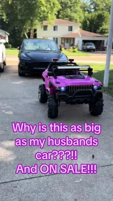 The best christmas gift and on sale! #electriccar #kidsbatterycar #kidstoys #kidschristmasgifts #momsoftiktok #parentsoftiktok #12volt #pinkcar #fy #moms #dads #momsoftoddlers #rideontoy #viraltoys #aosom #littledriver #toycarchallenge #toycarfun 