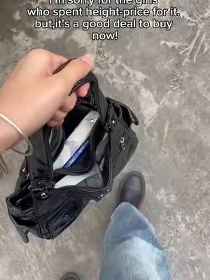Love my new bagil!😘❤️‍🔥🛍️🏖️✨ #tiktokshopdealsforyoudays #TikTokMadelleBuyit #OOTD #perfectbagibag #trendydad #cutebag#totebag#cool#coolgirl #halloween2024 #laborday #fypシ゚viral #newbag #y2k 