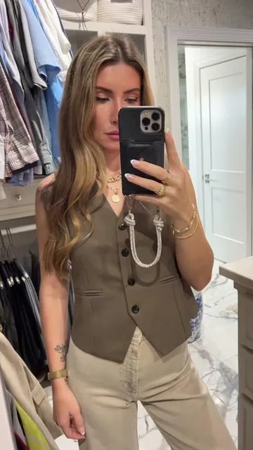 It’s the color for me. #vest #vestoutfit #ootd #tiktokfashion #fallootd 