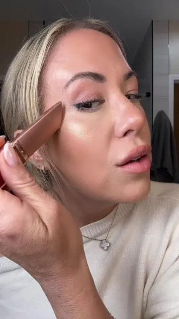 $28 for TWO!! They pair so well with each other 😍. #lysbronzingstick #lyshighlight #trendingbeauty #newbeauty #trending #tiktokmademebuyit #vacayreadybeauty 