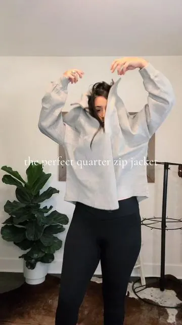 This jacket is so cozy 🤍 #fallfashion #fallstyle #momfashion #basicoutfit #basicclothes #momoutfit #easyoutfits #comfyoutfitideas #coldweatheroutfits #momsoftiktok #momfashionoutfits #loungewear #sweaterweather #athleticwear #jacket 