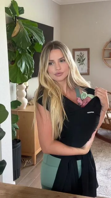 @momcozy babywrap carrier is our new favorite carrier! Tag a mom who needs this 🤗#momcozy #momcozyshop #momcozylife #babywrap #babywraptutorial #babycarrierreview #babycarrier 