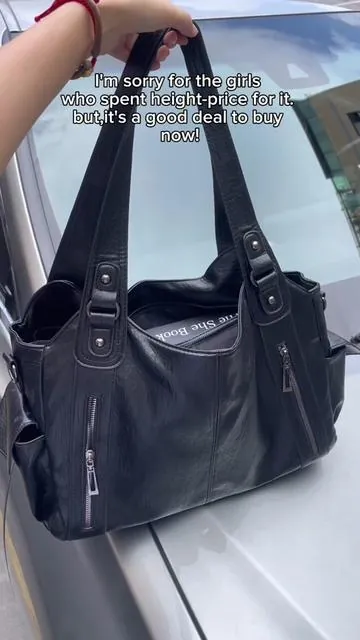 Cool bag!!!🖤🖤🖤#foryou  #TikTokShop #TikTokMadeMeBuylt #totebag #blackbag #coolbag #laborday #fypp #TikTokshopbacktoschool#bag #fallfreshness #falloutfits #handbag #workbag #fashion #fypシ゚viral #schoolbag 
