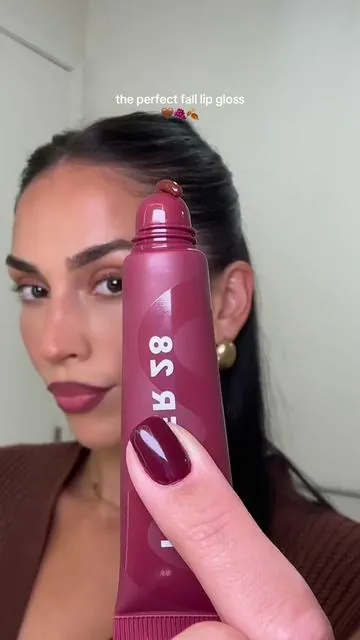 obsessed with this formula!! @Tower 28 Beauty #lipcombo #makeup #fallmakeup #lipgloss 
