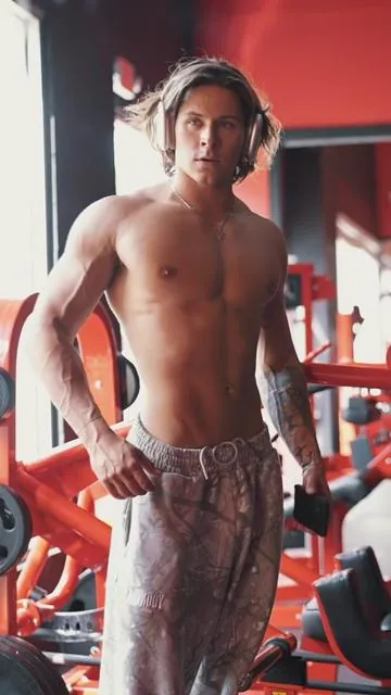 How i grow my chest #chest #workout #fitness #bodybuilding #aesthetics #zyzz 