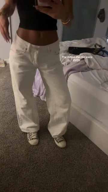 These white jeans are a mustt!!!! #ootd #perfectjeans #lowrisejeans #falljeans #outfitinspo 