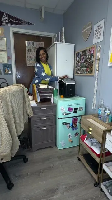 I may have a problem… I’m turning my classroom into a mini apartment, but I have to have a home away from home fr. I gotta have ice yall 😭😭 #bigdaddynem #icemaker #icemachine #classroom #classroomdecor #nuggetice 