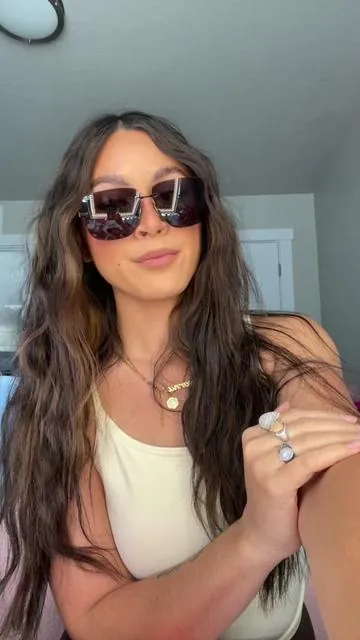 Its giving BADDIE MOM #dezi #dezisunnies #sunglasses #soccermom #momtok #tiktokshop #falldealsforyou 