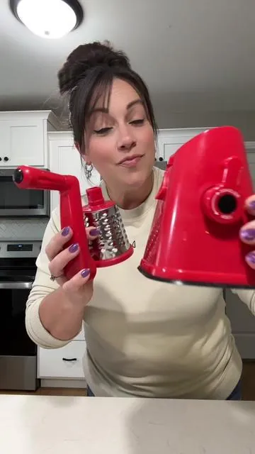 🚨FLASH SALE! (and its dishwasher safe) #cheesegrater #grater #viralcheesegrater #tiktokshop #tiktokmademebuyit #fyp #cooking #kitchenmusthaves #musthave #kitchen #viral #food #recipe 