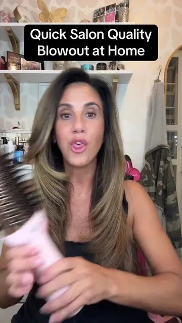 Best Hair Blowout Brush! It's the Le Volume by @langehair  Smooth frizz free and a TON of volume!!  #hair #hairblowout #straighthairtrend #hairtok #hairstyletutorial #hairlayers #hairtransformation #langehair 
