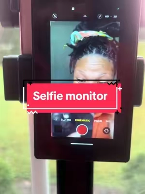 This Vlog selfie monitor allows me to finally use my back camera for better quality videos! I finally caught it on sale😩 #selfiemonitor #selfiemonitorscreen 