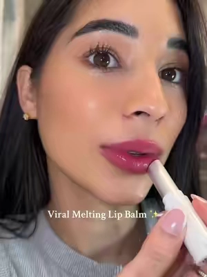 This Lip Balm really did not dissapoint , look at how nice it glides and lool at the color 🤍 #lip #lipbalm #meltinglipbalm #lipstick #viralvideo 