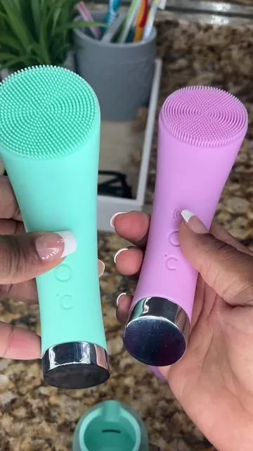 Just tried this facial cleansing brush, and it’s a game-changer! My skin has never felt this clean and refreshed. I’ve been using it for almost a month and love it!!  ✨🧖‍♀️  #SkincareEssentials #ttshop #FacialCleansingBrush #GlowingSkin #SkincareRoutine #BeautyTools #SelfCare #FreshFace #SkincareGoals #HealthySkin #CleanBeauty #SkinCareReview #BeautyRoutine #SelfCareTips #FacialCare #TikTokBeauty #SkinCareCommunity”