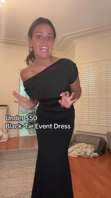 Wedding guest, work gala, black-tie event dress! You can wear in 3 different ways. This is a small. #size6fashion #weddingguestdress #holidaydress #blackdress #blacktiedress