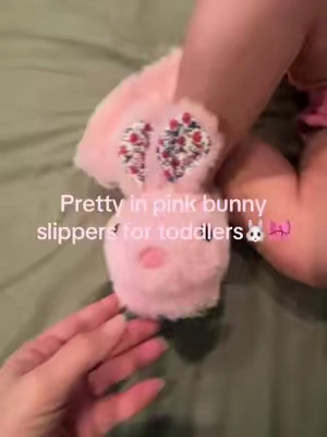 Get your toddler a pair just in time for 🎄 
#toddlerslippers #toddlerfashion #bunnyslippers #tiktokchristmashaul #toddlersofticktok 