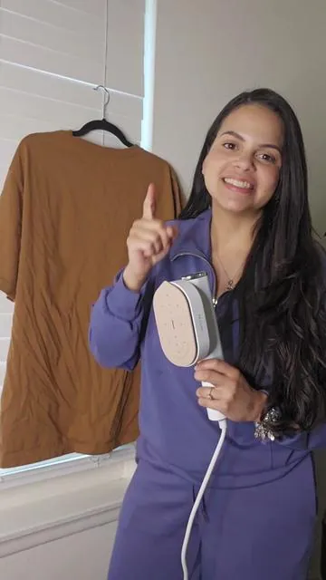Planchar ropa nunca habia sido tan rápido, usando esta plancha que ofrece vapor y plancha de metal caliente a la misma vez. esta es la mejor plancha para ropas  que he probado. me encanto que no moja la ropa  #creatorsearchinsights #iron #ropa #planchar 