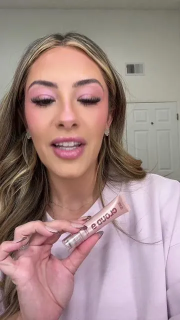 You guys this is the secret to wearing a bold lip! I’ve been loving the Cloud 9 lip serum from @Babe Original!! I put it on in the AM and it makes my bold lip combos look SO much better ✨ #BabeOriginal #LipCareRoutine #MorningGlow #HydratedLips #BeautyEssentials #TikTokShopBeauty #boldlip #holidaylip #liphack #lipcombo #tiktokmademebuyit 