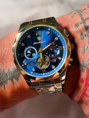 Dale un toque de elegancia a tu outfit sin vaciar tu cartera. ¡Este reloj es el complemento perfecto! ⌚ #RelojDeNegocios #EstiloYClase #RelojDeHombre #RelojesElegantes #AccesoriosDeModa #EstiloDeHombre #EstiloParaTodos #RelojBarato #RegaloPerfecto #LujosoPeroAccesible