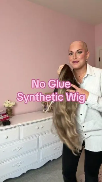 #creatorsearchinsights this wig is so fun and needs no glue! #syntheticwig #tiktokshopblackfriday #tiktokshopholidayhaul #tiktokshopcybermonday #wigtok #hairloss #hairlosssolutions 