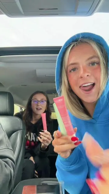 US WHEN WE SEE THE DEALS FOR SUMMER FRIDAY😜😜😜 #summerfridays #summerfridayslipbalm #hoodieszn #hoodieinspo #summerfridayslipbutterbalm #foryou #outfitinspo #fallfashion 