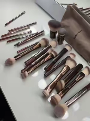 💄🤍 #makeupbrushes #makeuphacks #makeup 