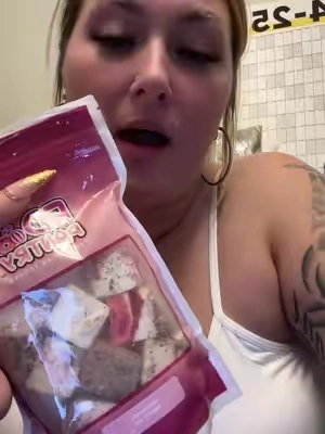 Omg what did i just eat #cheesecake #freezedried #freezedriedcheesecake 