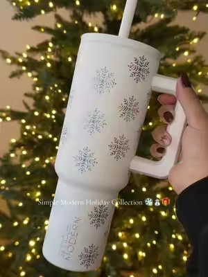 @Simple Modern #simplemodern #40oz #simplemodernholidaycollection #christmascups #christmastumbler #snowflakes #leakproof #giftsforher #tiktokshopblackfriday #tiktokshopcybermonday 
