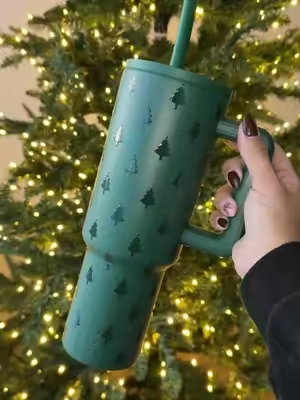 @Simple Modern #simplemodern #40oz #simplemodernholidaycollection #christmascups #christmastumbler #snowflakes #leakproof #giftsforher #tiktokshopblackfriday #tiktokshopcybermonday 