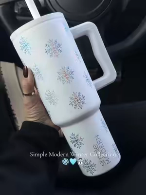 @Simple Modern #simplemodern #40oz #simplemodernholidaycollection #christmascups #christmastumbler #snowflakes #leakproof #giftsforher #tiktokshopblackfriday #tiktokshopcybermonday 