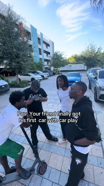 Tag your friend who needa car play #ritzyralph #carplay 